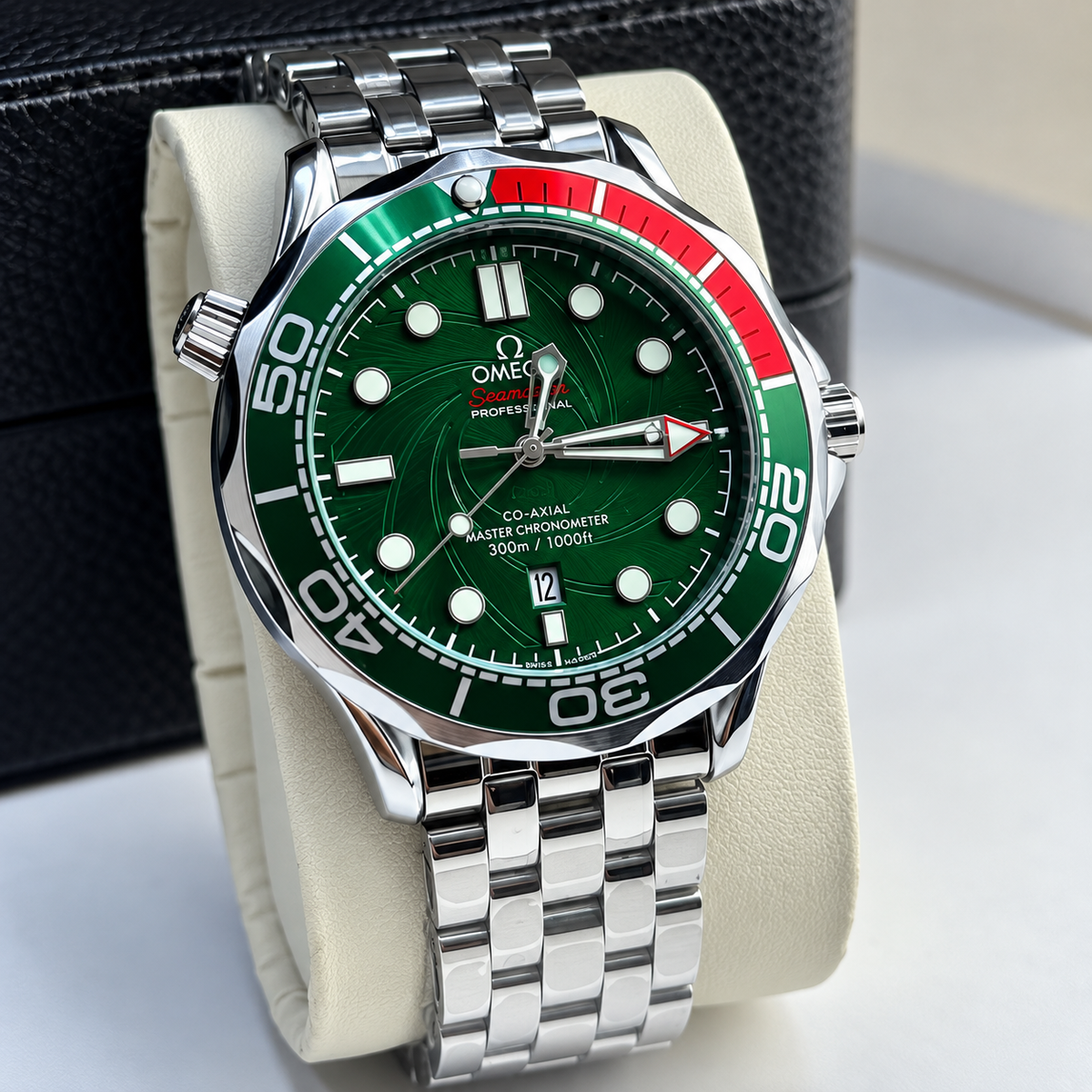 Omega Seamaster Professional Luxury-Style Men’s Dive Watch with Date Display & Metal Bracelet
