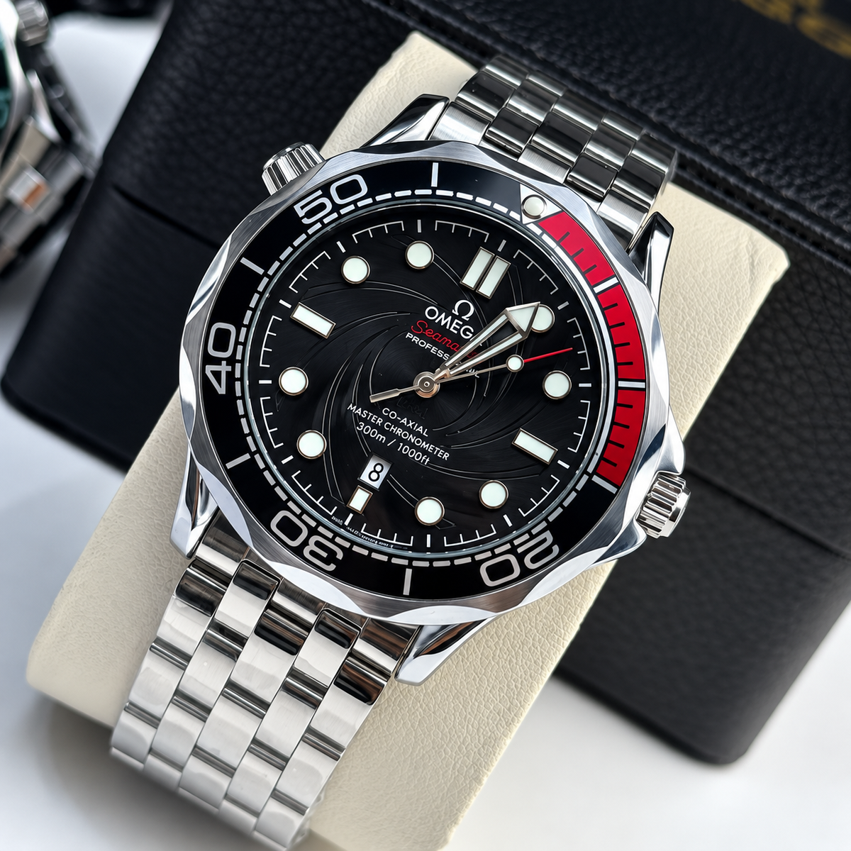 Omega Seamaster Professional Luxury-Style Men’s Dive Watch with Date Display & Metal Bracelet