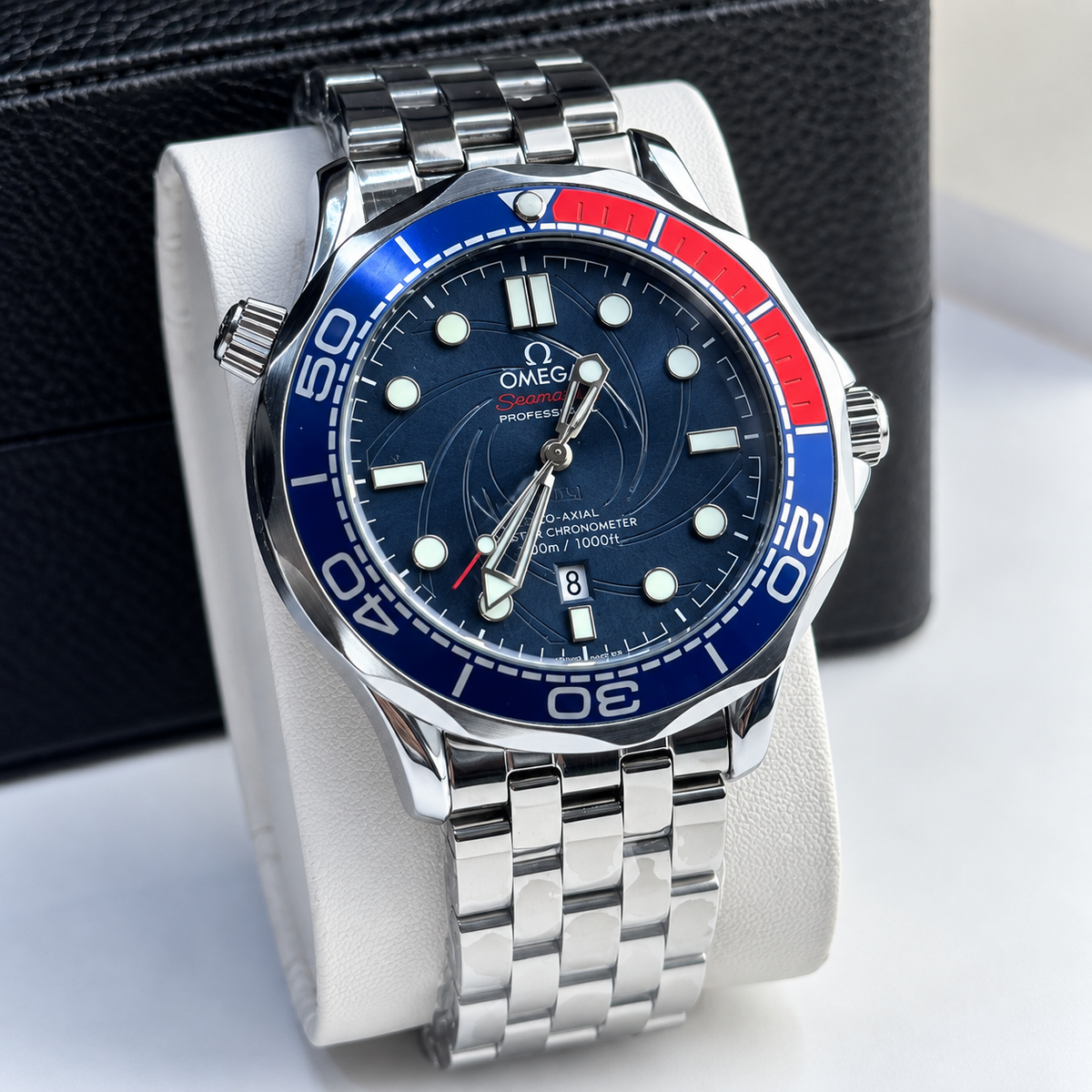 Omega Seamaster Professional Luxury-Style Men’s Dive Watch with Date Display & Metal Bracelet