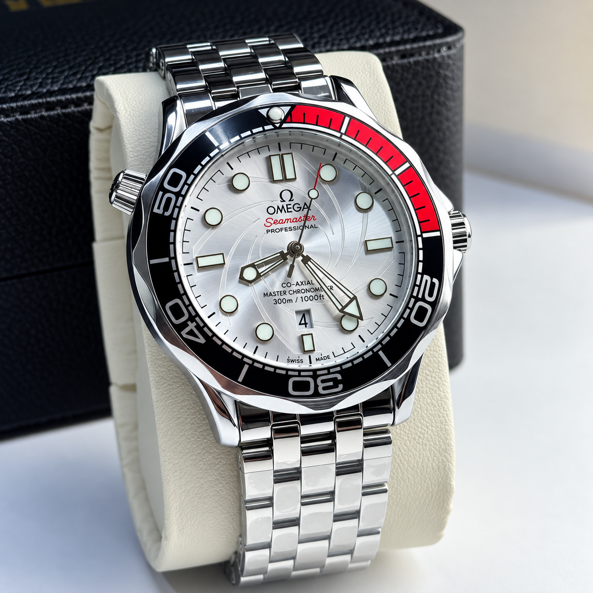 Omega Seamaster Professional Luxury-Style Men’s Dive Watch with Date Display & Metal Bracelet