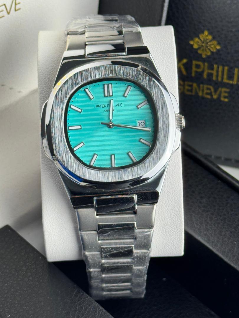 Patek Philippe Nautilus Men's Watch | Silver Stainless Steel | Date Display | Luxury Timepiece