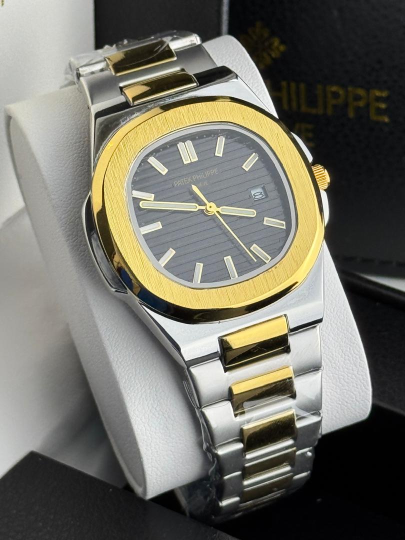 Patek Philippe Nautilus Men's Watch | Silver Stainless Steel | Date Display | Luxury Timepiece