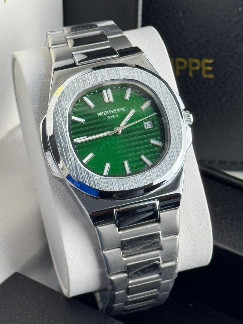 Patek Philippe Nautilus Men's Watch | Silver Stainless Steel | Date Display | Luxury Timepiece